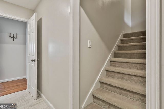 18 Hill Top Circle, Grantville, GA 30220