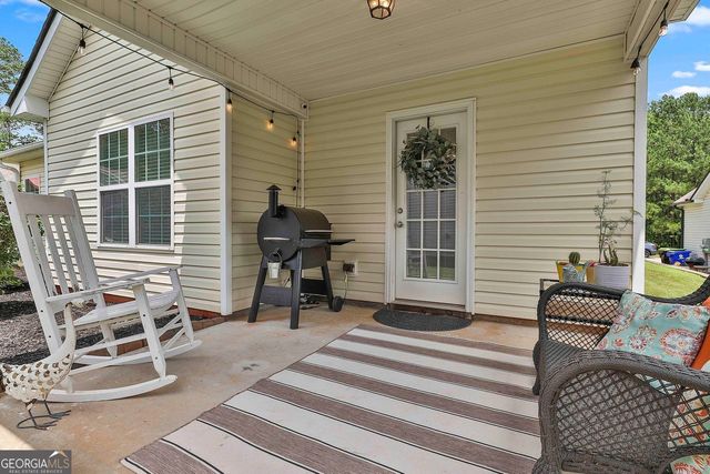 18 Hill Top Circle, Grantville, GA 30220