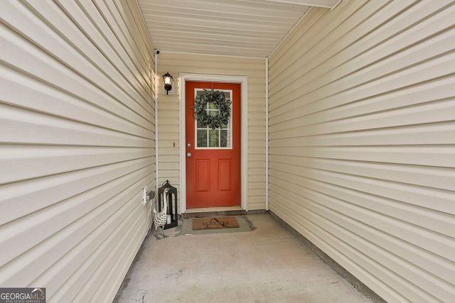18 Hill Top Circle, Grantville, GA 30220