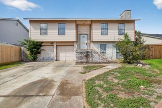 713 Sugar Hill Drive, La Porte, TX 77571