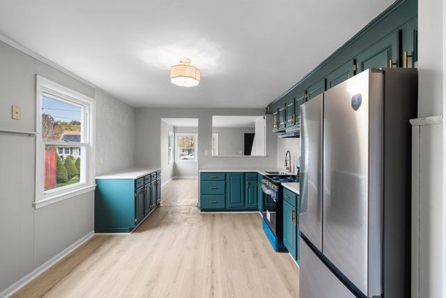 16 Greenway Place, Meriden, CT 06451