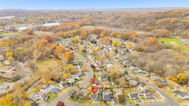 16 Greenway Place, Meriden, CT 06451