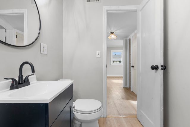 16 Greenway Place, Meriden, CT 06451