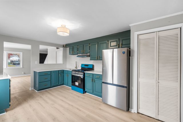 16 Greenway Place, Meriden, CT 06451