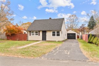 16 Greenway Place, Meriden, CT 06451