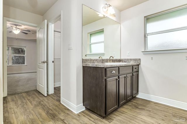 155 Siskin Ln, Pensacola, FL 32503