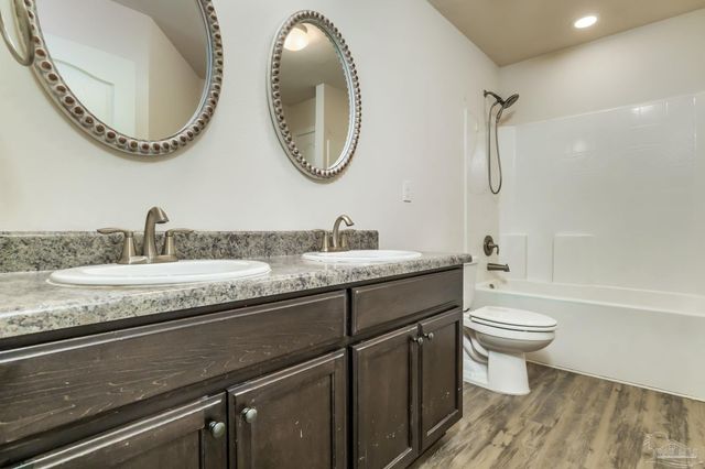 155 Siskin Ln, Pensacola, FL 32503