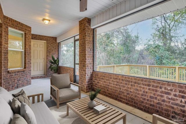 155 Siskin Ln, Pensacola, FL 32503