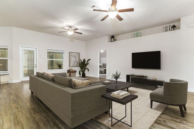 155 Siskin Ln, Pensacola, FL 32503