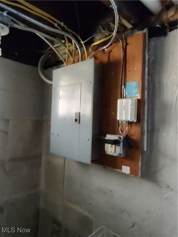 3817 Carlyle Avenue, Cleveland, OH 44109