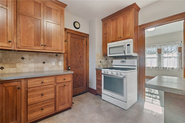 1635 31st St SE, Cedar Rapids, IA 52403