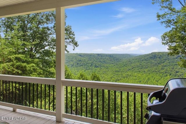 583 Cliff Park Rd, Monterey, TN 38574