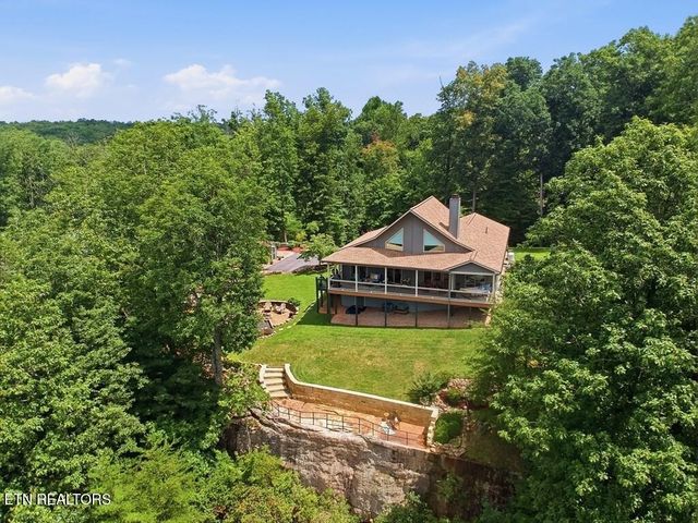 583 Cliff Park Rd, Monterey, TN 38574