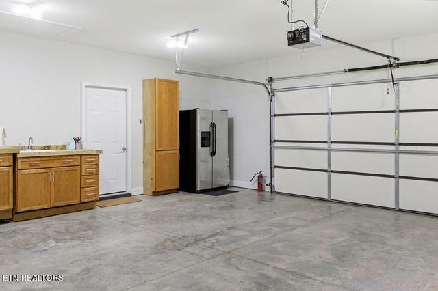 583 Cliff Park Rd, Monterey, TN 38574