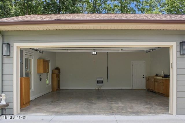 583 Cliff Park Rd, Monterey, TN 38574