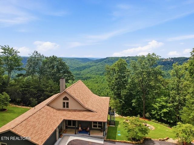 583 Cliff Park Rd, Monterey, TN 38574
