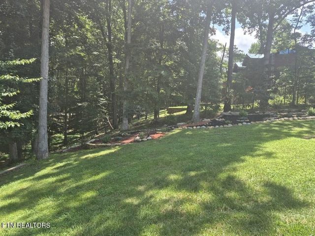 583 Cliff Park Rd, Monterey, TN 38574