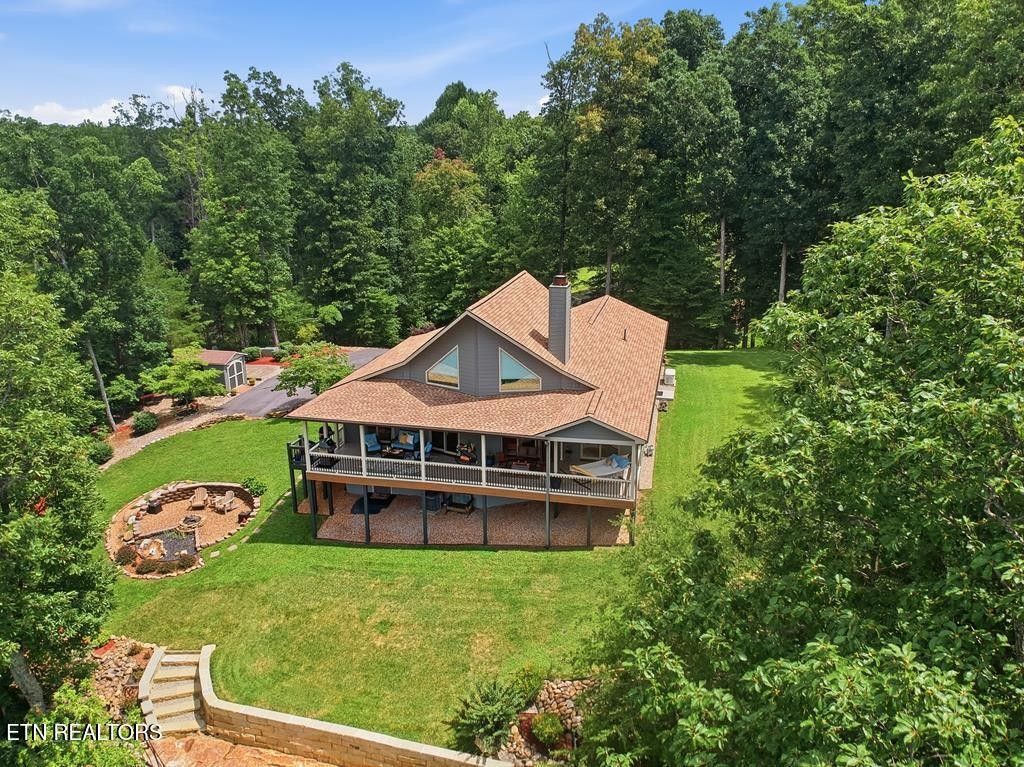 583 Cliff Park Rd, Monterey, TN 38574