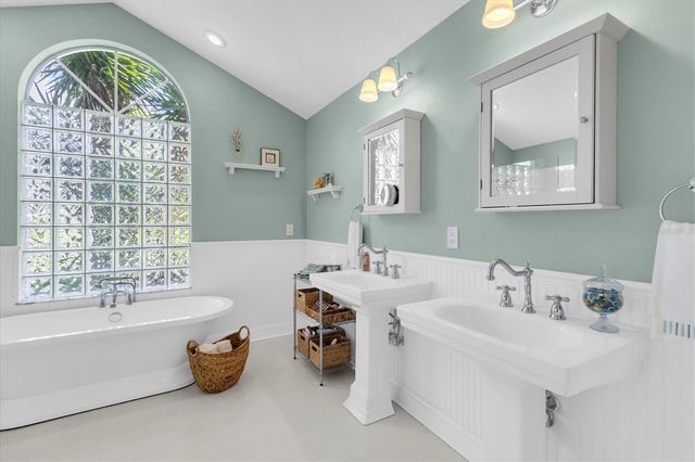 1806 KINSMERE DRIVE, Trinity, FL 34655