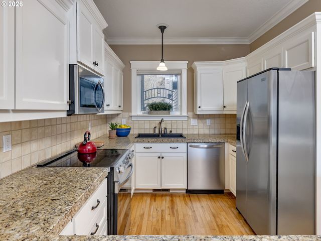 210 Ne 5TH St, Gresham, OR 97030