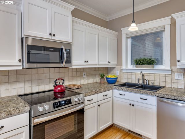 210 Ne 5TH St, Gresham, OR 97030