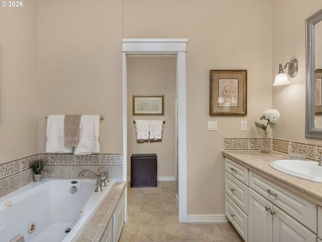 210 Ne 5TH St, Gresham, OR 97030