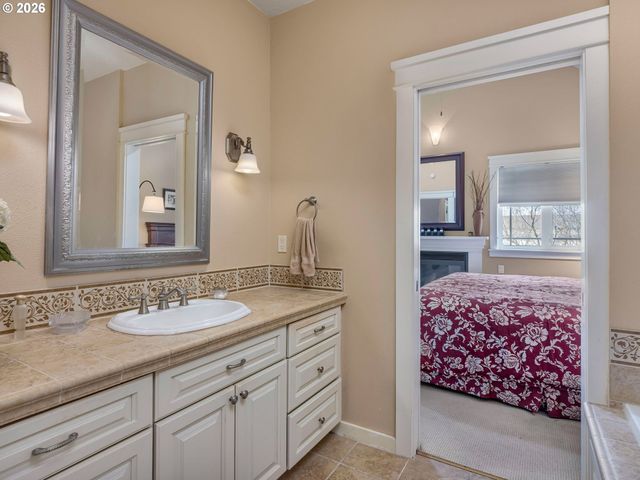 210 Ne 5TH St, Gresham, OR 97030