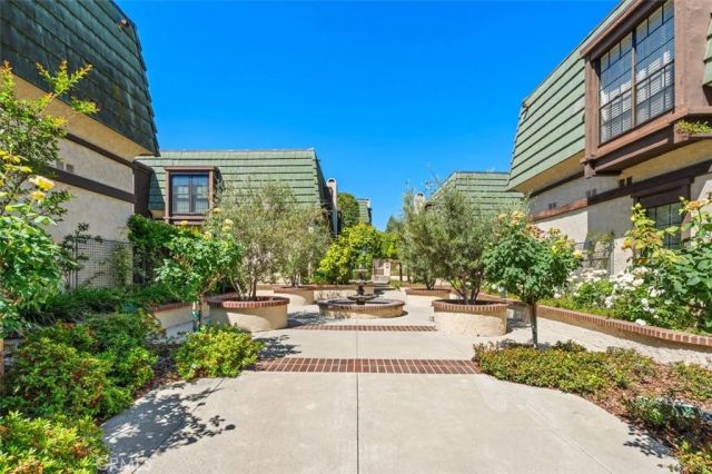 885 S Orange Grove 2, Pasadena, CA 91105