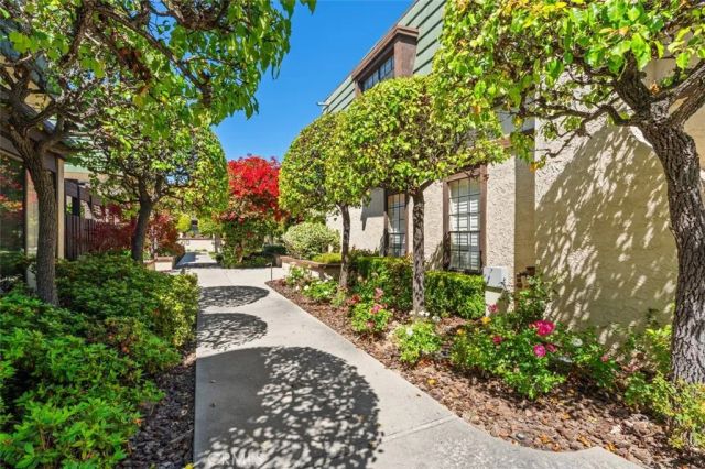 885 S Orange Grove 2, Pasadena, CA 91105