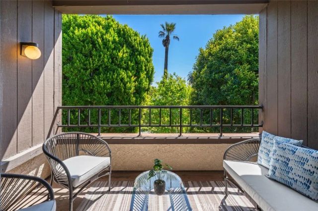 885 S Orange Grove 2, Pasadena, CA 91105