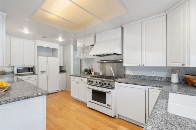 885 S Orange Grove 2, Pasadena, CA 91105