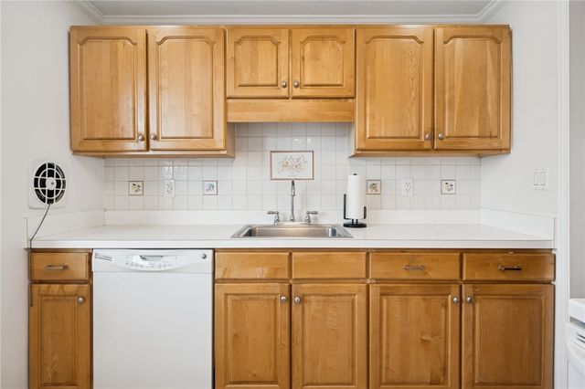 92 Claireview Dr, Scott Twp, PA 15106