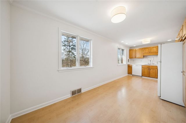 92 Claireview Dr, Scott Twp, PA 15106