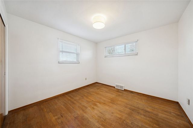 92 Claireview Dr, Scott Twp, PA 15106