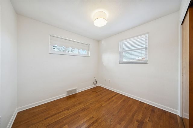 92 Claireview Dr, Scott Twp, PA 15106