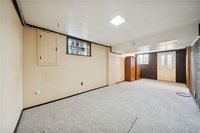 92 Claireview Dr, Scott Twp, PA 15106