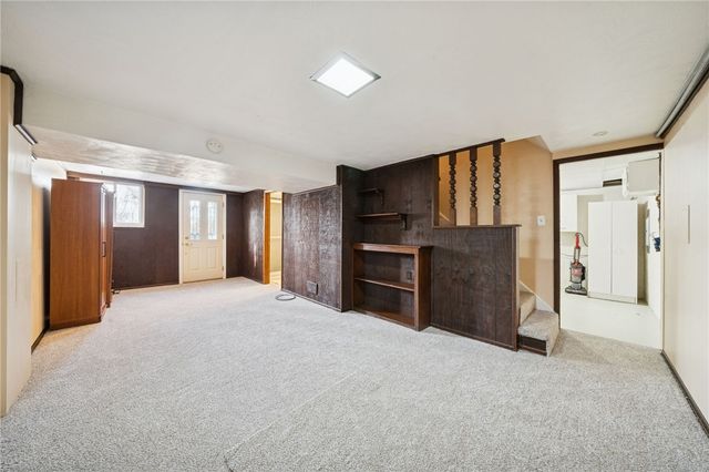 92 Claireview Dr, Scott Twp, PA 15106