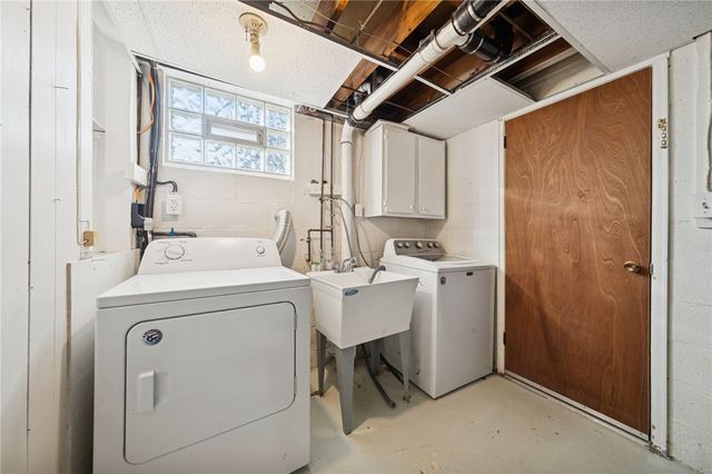 92 Claireview Dr, Scott Twp, PA 15106