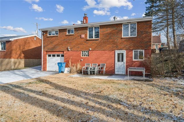 92 Claireview Dr, Scott Twp, PA 15106