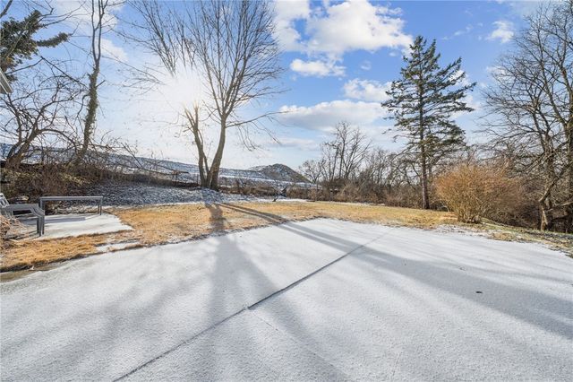 92 Claireview Dr, Scott Twp, PA 15106