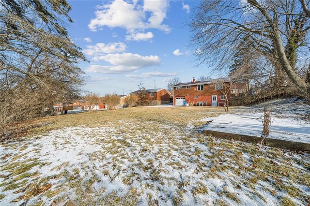 92 Claireview Dr, Scott Twp, PA 15106