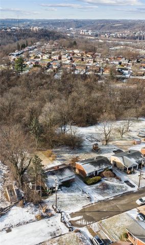 92 Claireview Dr, Scott Twp, PA 15106