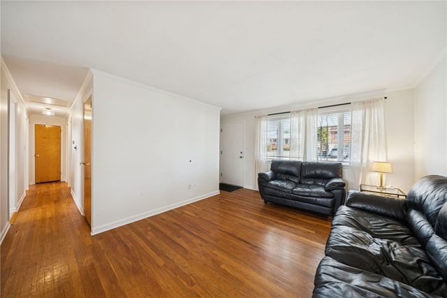 92 Claireview Dr, Scott Twp, PA 15106