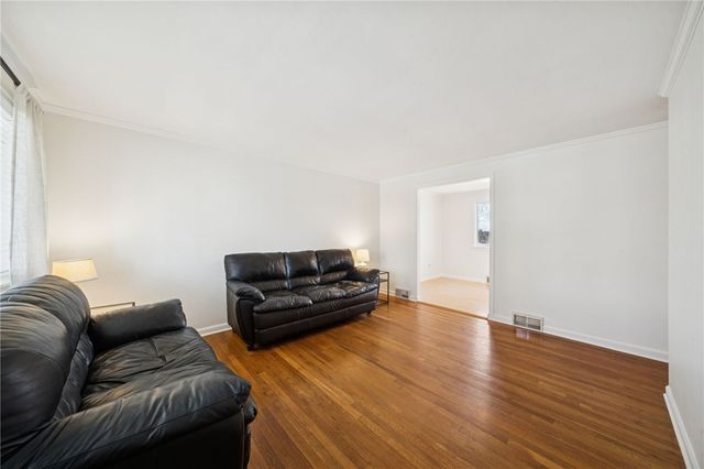 92 Claireview Dr, Scott Twp, PA 15106