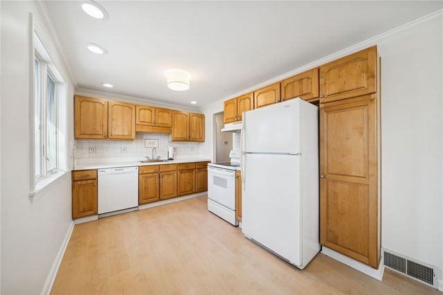 92 Claireview Dr, Scott Twp, PA 15106