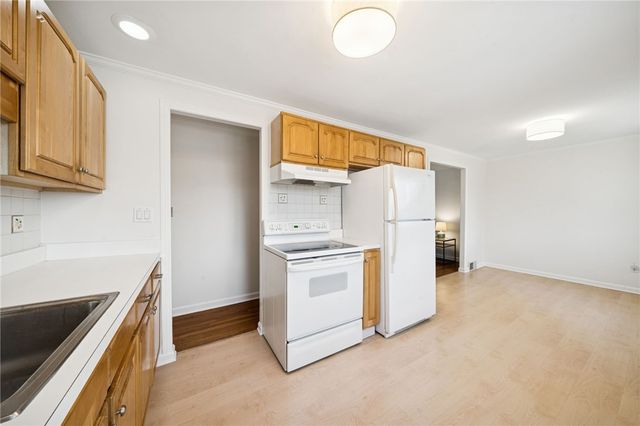 92 Claireview Dr, Scott Twp, PA 15106