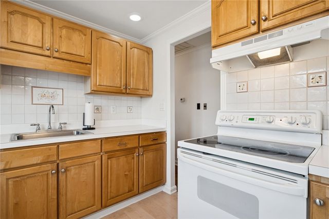 92 Claireview Dr, Scott Twp, PA 15106