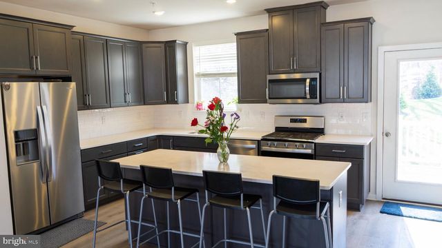 135 FOUR LEAF DR, Downingtown, PA 19335