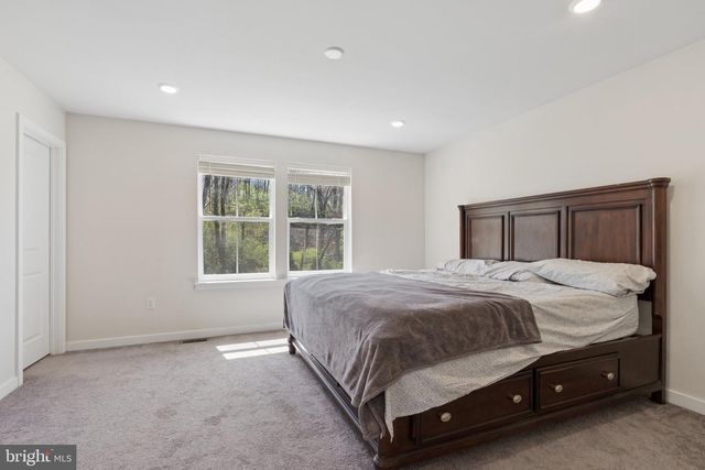 135 FOUR LEAF DR, Downingtown, PA 19335