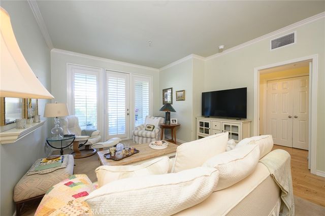 2243 Martin 211, Irvine, CA 92612